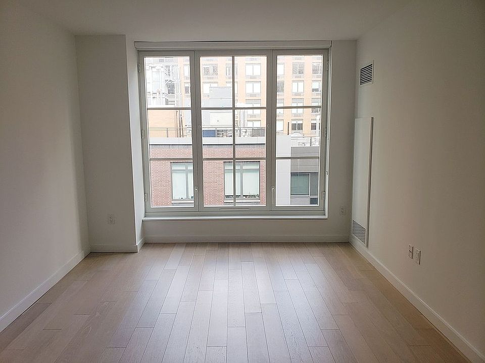 535 W 43rd St