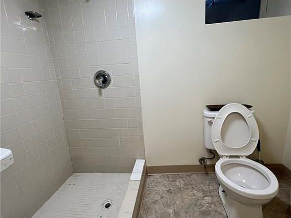 5th image of 524 Wyona St