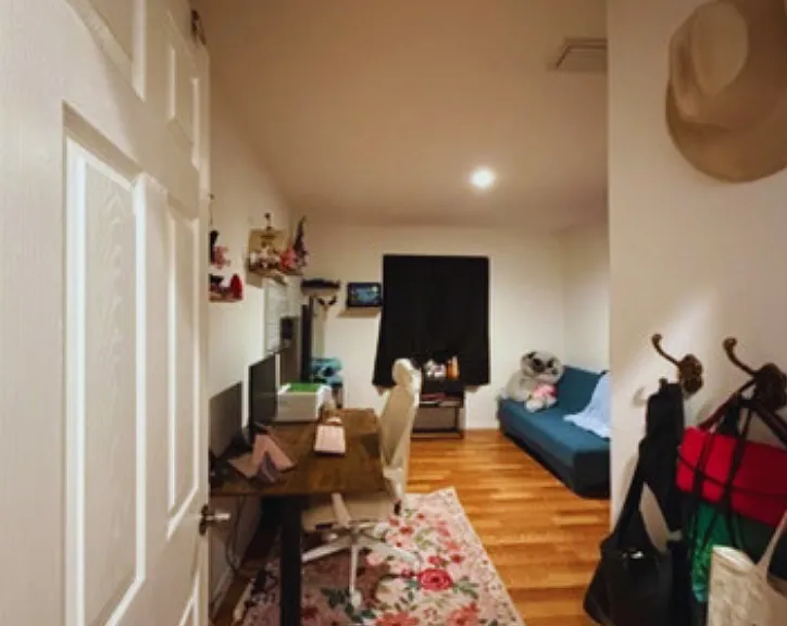Create your ideal bedroom or home office in this spacious room.