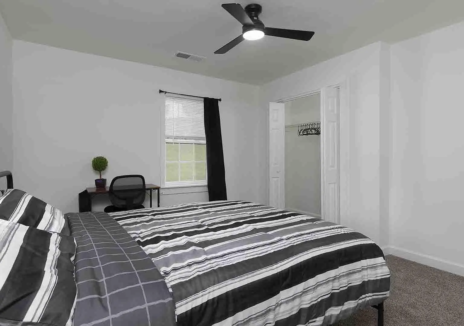 4 bed, 2.0 bath, 1500 sqft, $888 — Photo 3