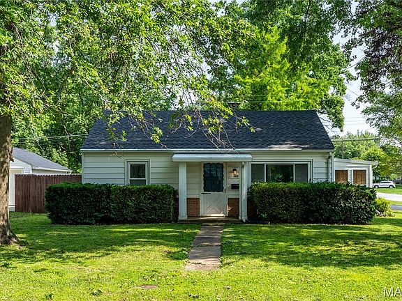 3rd image of 402 Joy Dr