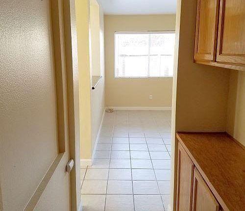 3rd image of 966 Hunter Ln