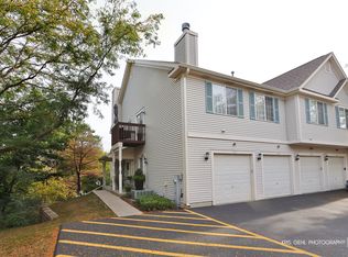 532 Fox Ridge Dr, Fox Lake, IL 60020