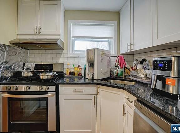 3rd image of 295 Tenafly Rd APT I