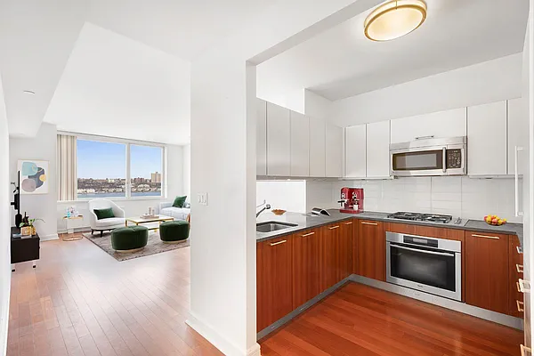Rented by Keller Williams NYC | media 19