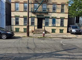 80 W 18th St #6, Bayonne, NJ 07002