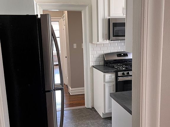 4th image of 96 Fairview Ave #B6
