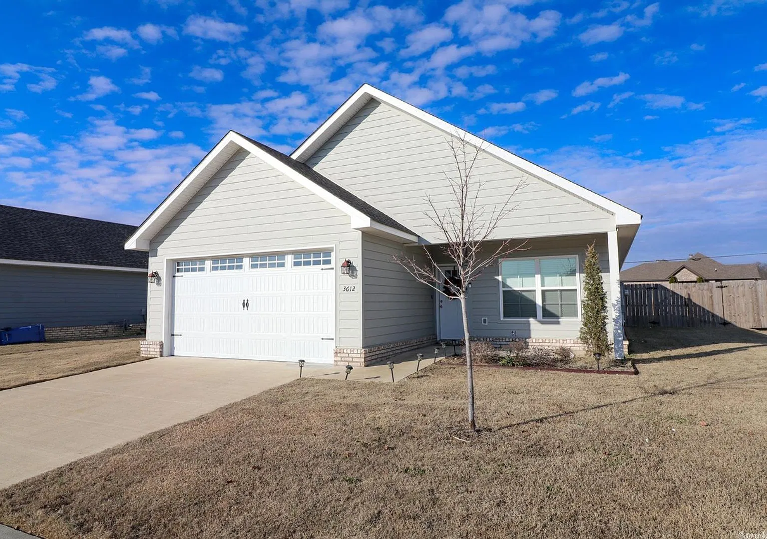 3 Bed / 2 Bath in Vailley View Available NOW! — Photo 1