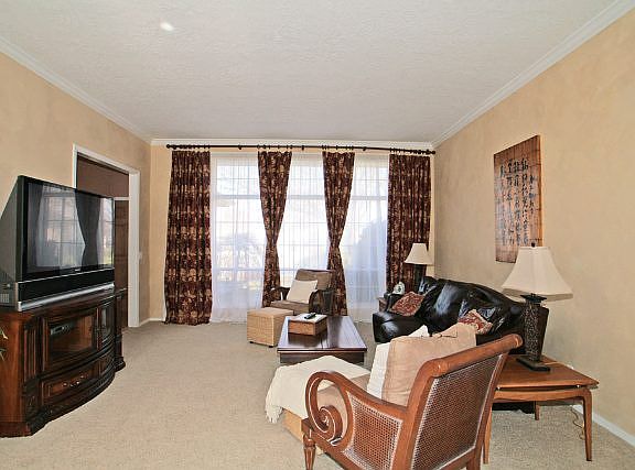 3rd image of 3694 N Lakegrove Pl