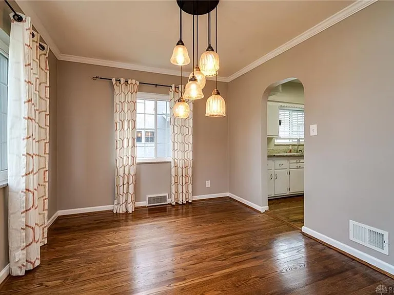 314 Beverly Pl — Photo 10
