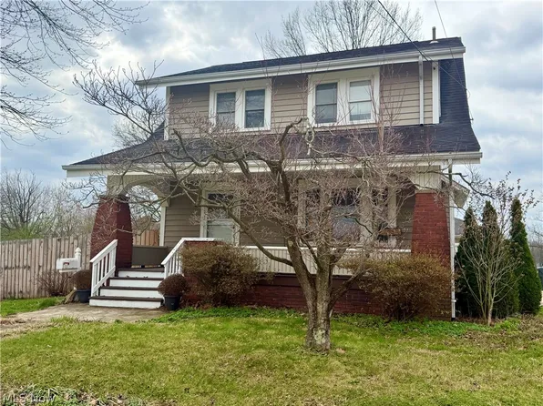 402 Adena St NE, North Canton, OH 44720