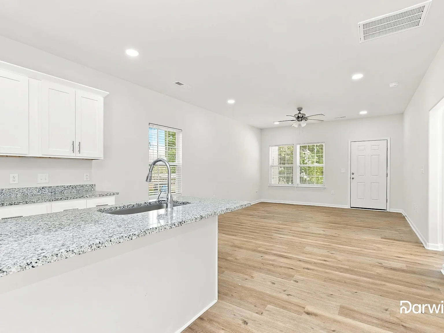 4 bed, 3.0 bath, 1634 sqft, $1,960 — Photo 3