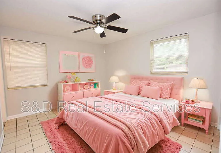 1424 Phyllis St — Photo 16