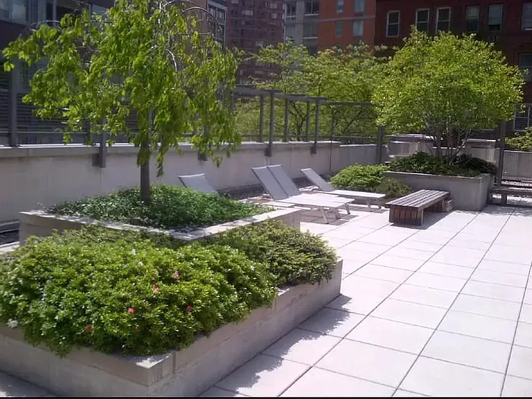 310 W 52nd St #10D — Photo 5
