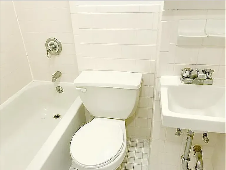 340 E 13th St #13 — Photo 3