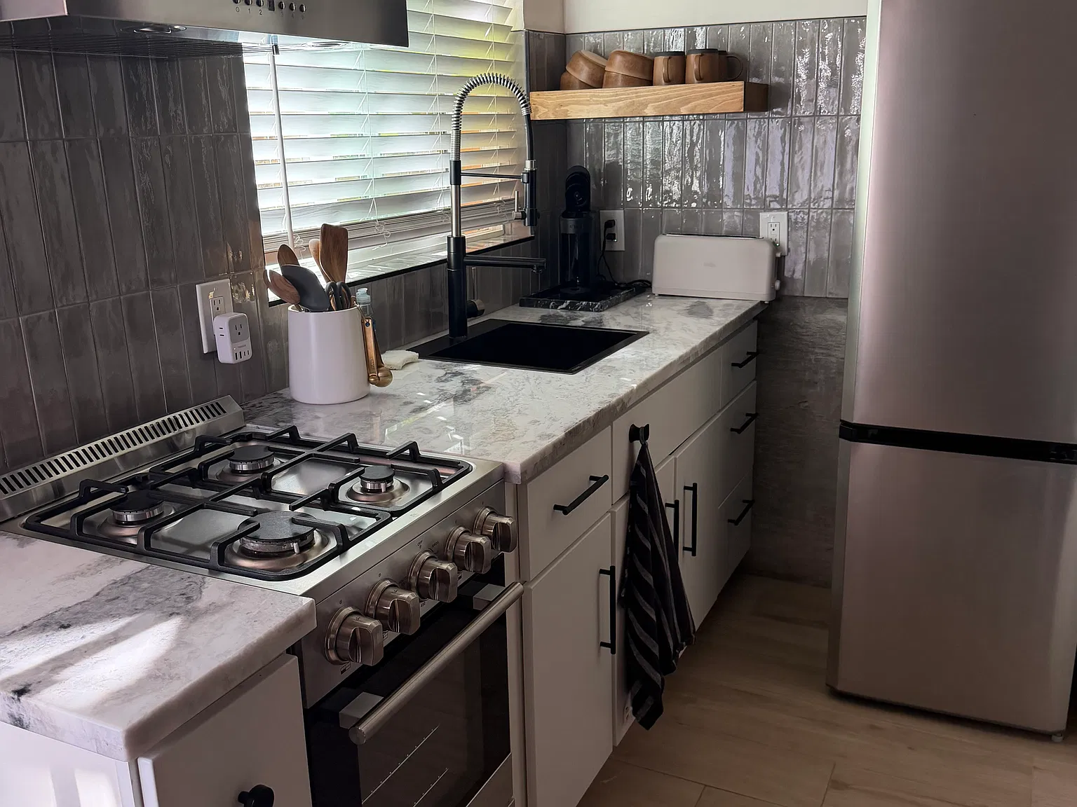 Studio, 220 sqft, $2,200 — Photo 1