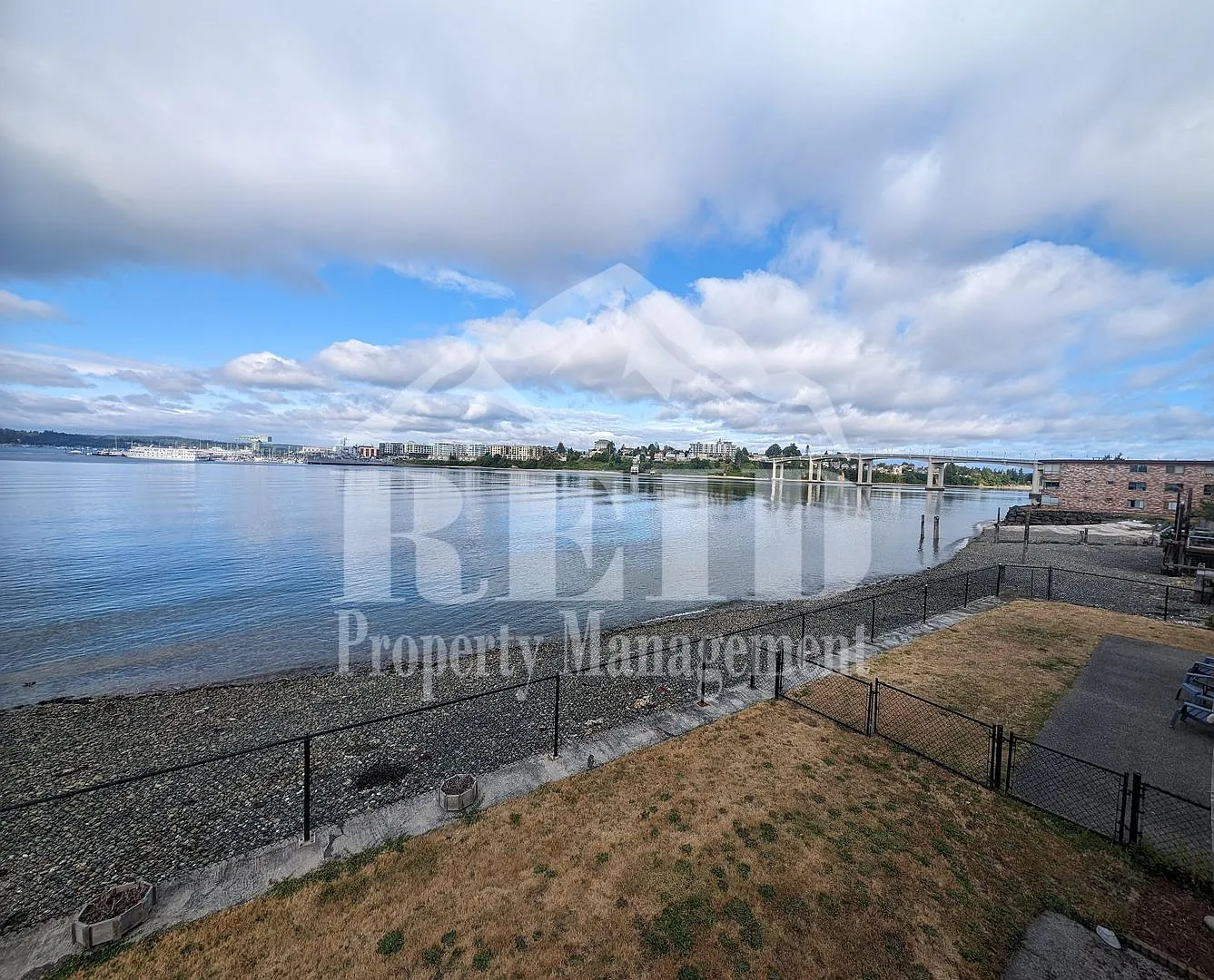 305/307 Shore — Photo 1