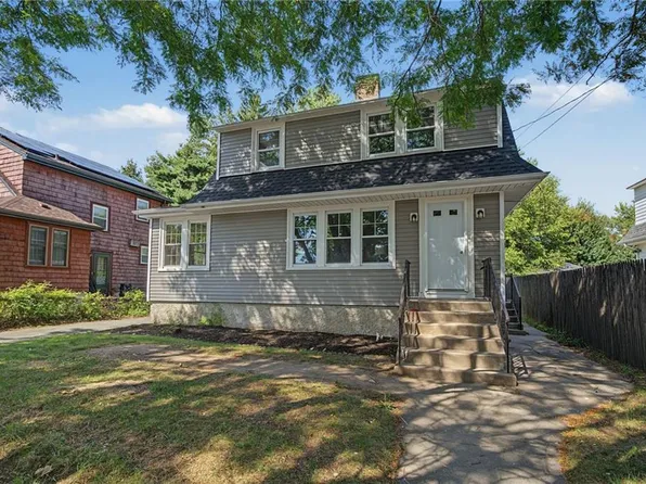 62 Dunbar Ave E, Providence, RI 02904
