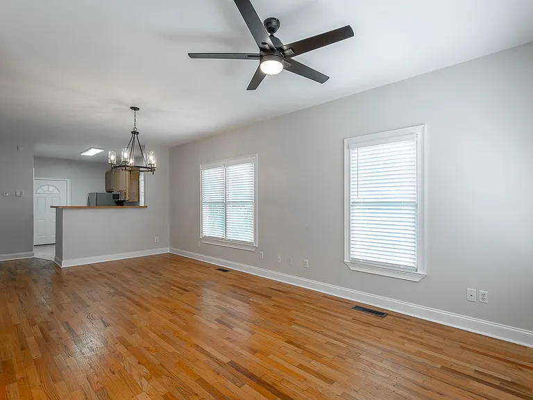 1911 Duncan Ave — Photo 5