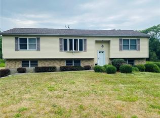 377 Bull Rd, Rock Tavern, NY 12575