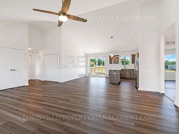 3rd image of 806 Abbeywood Rd