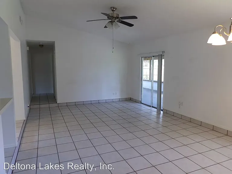 1545 Maxwell Ln — Photo 6