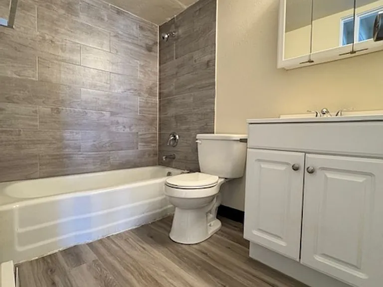 Boulder Manor — Photo 21