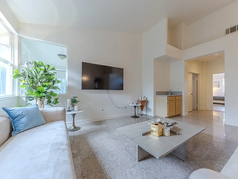 3012 Cordova Ct — Photo 5
