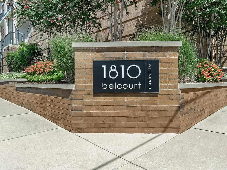 1810 Belcourt — Photo 51
