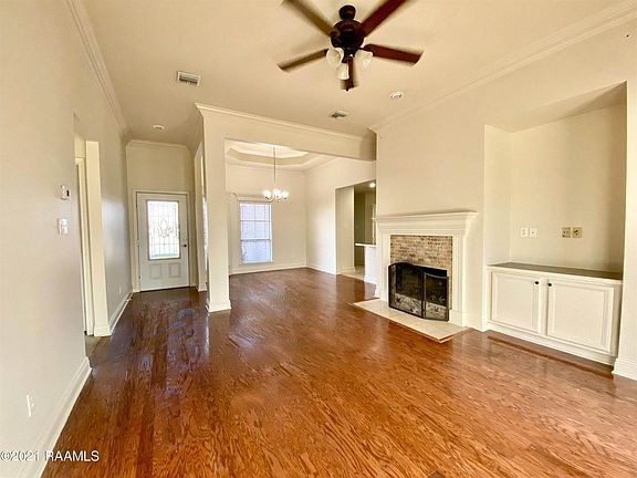 2nd image of 307 Stags Leap Ln