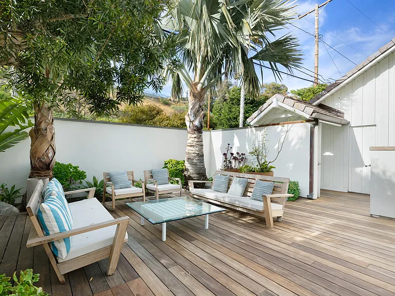 The comfortable and private outdoor space with lush green touches, to make you feel at home.