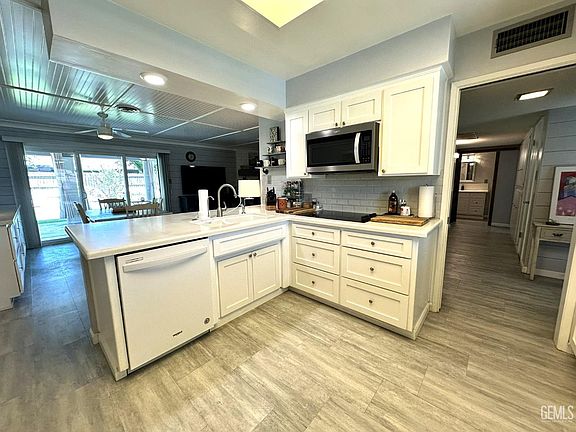 4th image of 204 Bermuda St