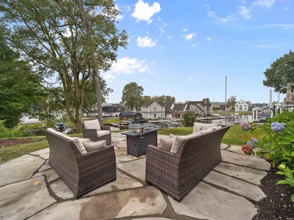 11869 N Forest Dr, Syracuse, IN 46567