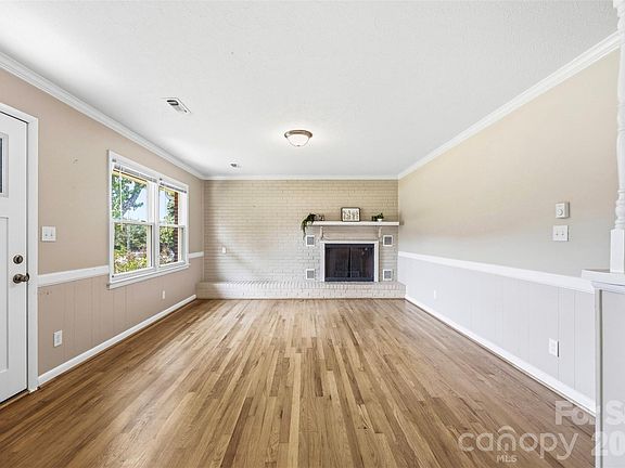 5th image of 210 College Ave