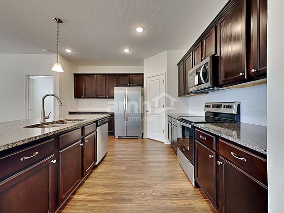 4th image of 106 Olivewood Pl