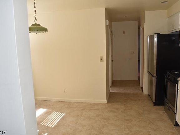 4th image of 215 Orange Ave #217