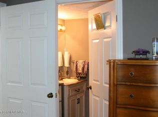 95 Village Dr, Stroudsburg, PA 18360