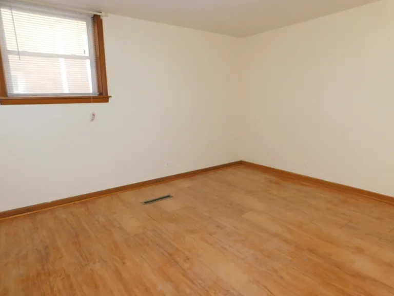 7258 W Crain St — Photo 8