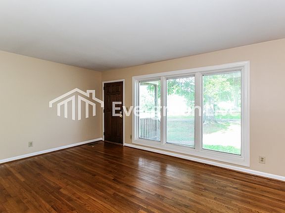 2nd image of 1413 Dogwood Ln