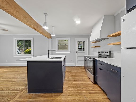 5th image of 8 Amherst Ave #B