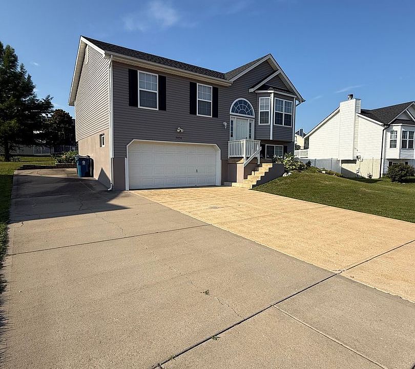 2nd image of 3056 Valley Oaks Dr
