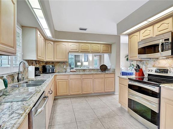 3rd image of 13680 Southampton DR