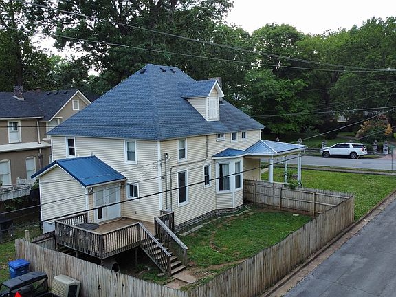 4th image of 201 Pleasant St