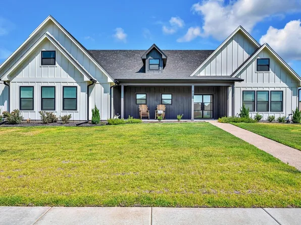 831 Forward Pass Dr, Hewitt, TX 76643