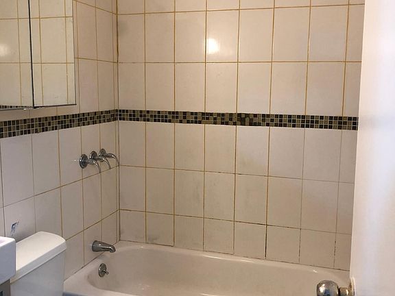 5th image of 1842 E 12th St Floor 1