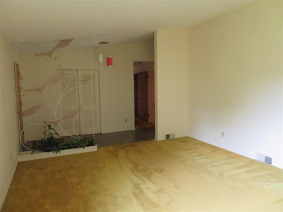 3rd image of 3717 Beechwood Dr
