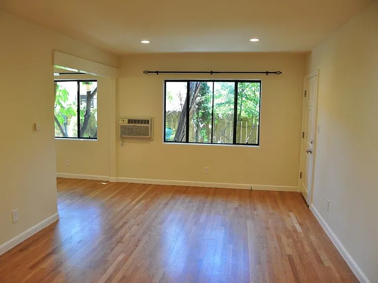 828 N Martel Ave #2 — Photo 17
