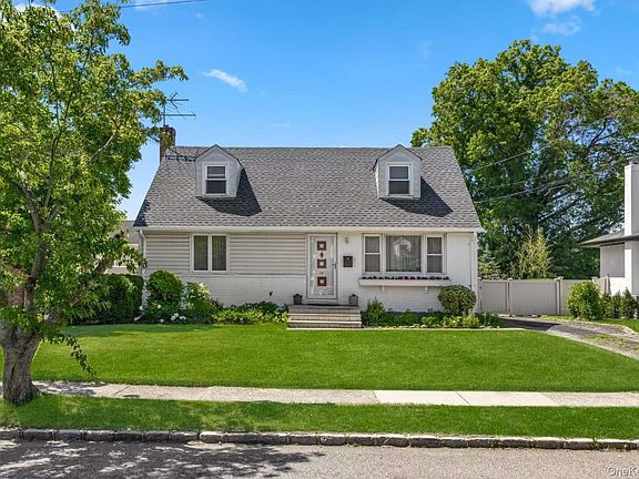 3rd image of 103 Nassau Drive