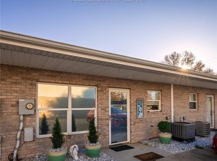 3162 Putnam Ave, Hurricane, WV 25526
