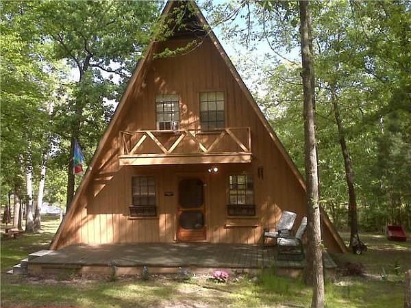 1st image of 449 Village Dr
